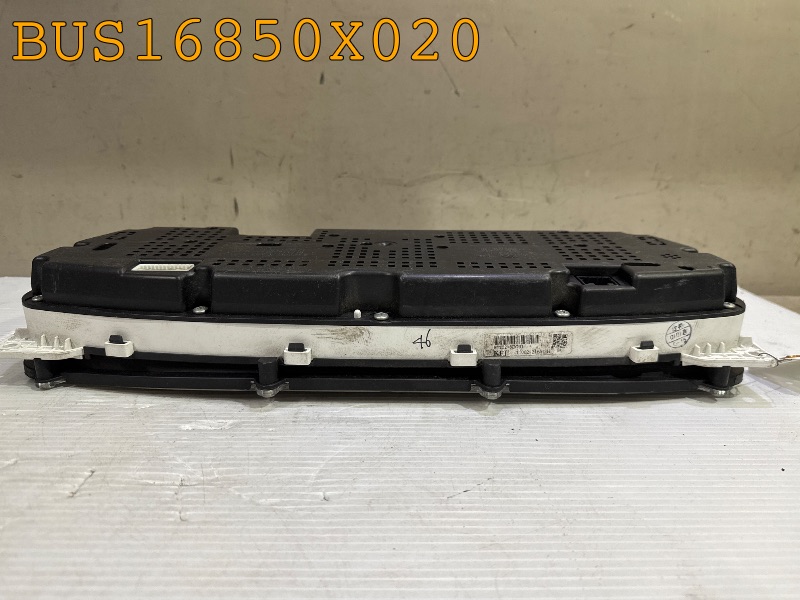 BUS16850X020