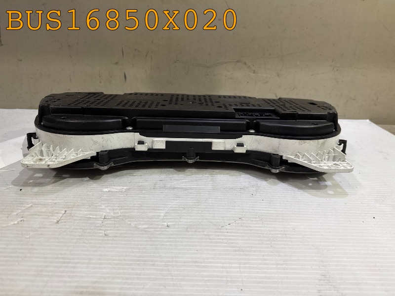 BUS16850X020