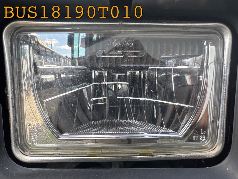 ヘッドライト左