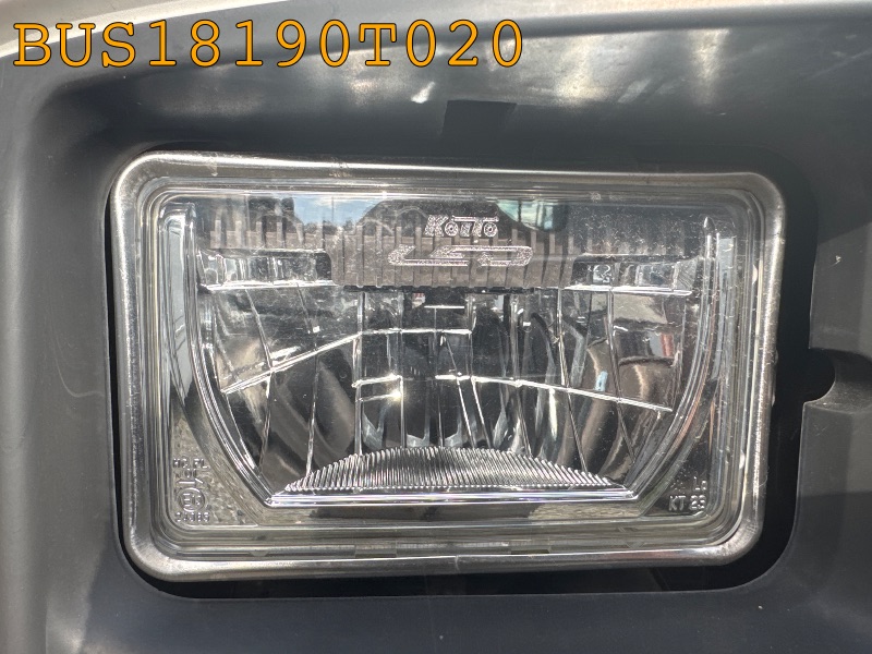 ヘッドライト右