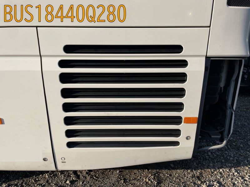 エンジンサイドパネル左