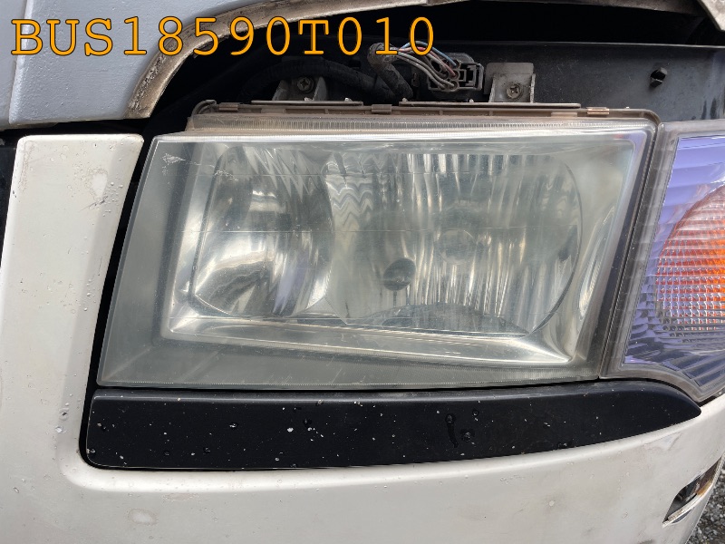 ヘッドライト左