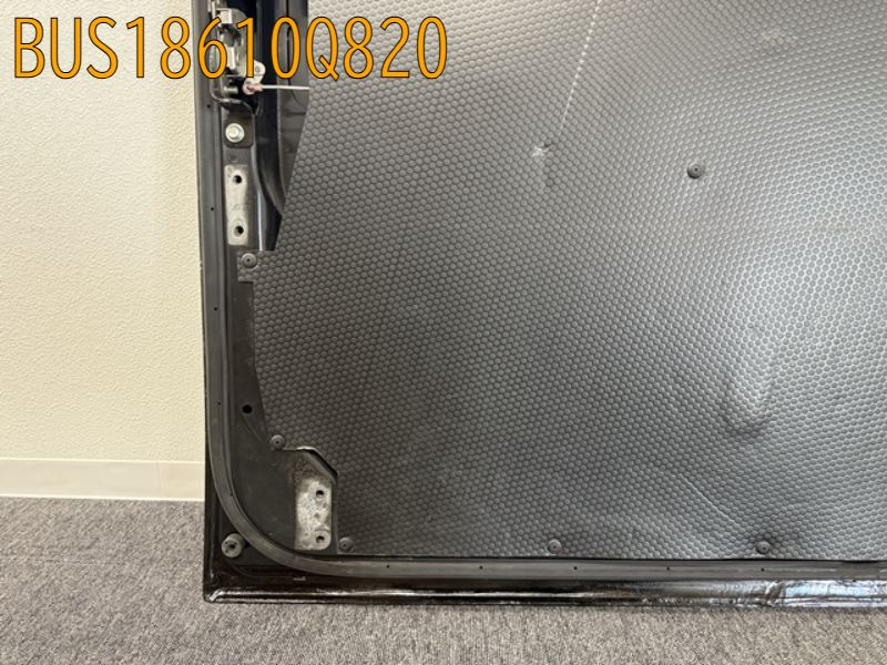 BUS18610Q820