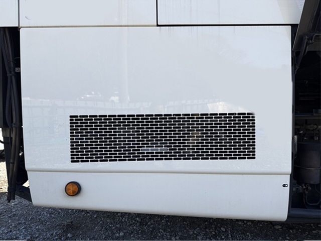 エンジンサイドパネル右