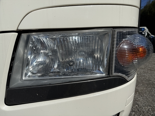 ヘッドライト左