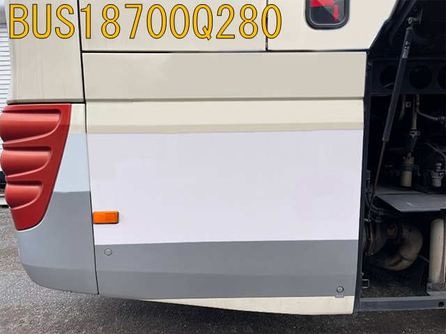 エンジンサイドパネル左