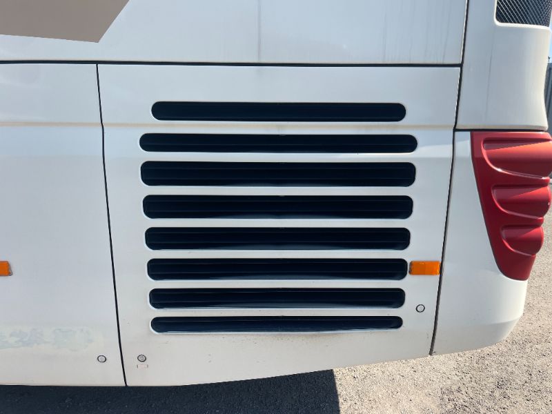 エンジンサイドパネル左