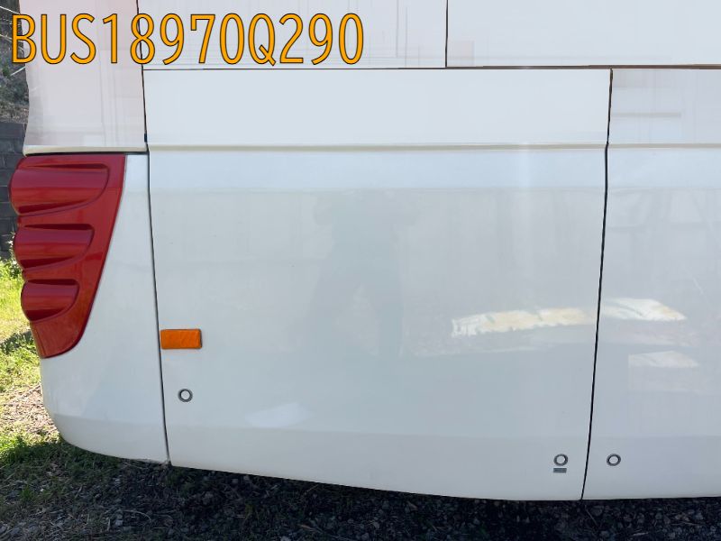 エンジンサイドパネル右